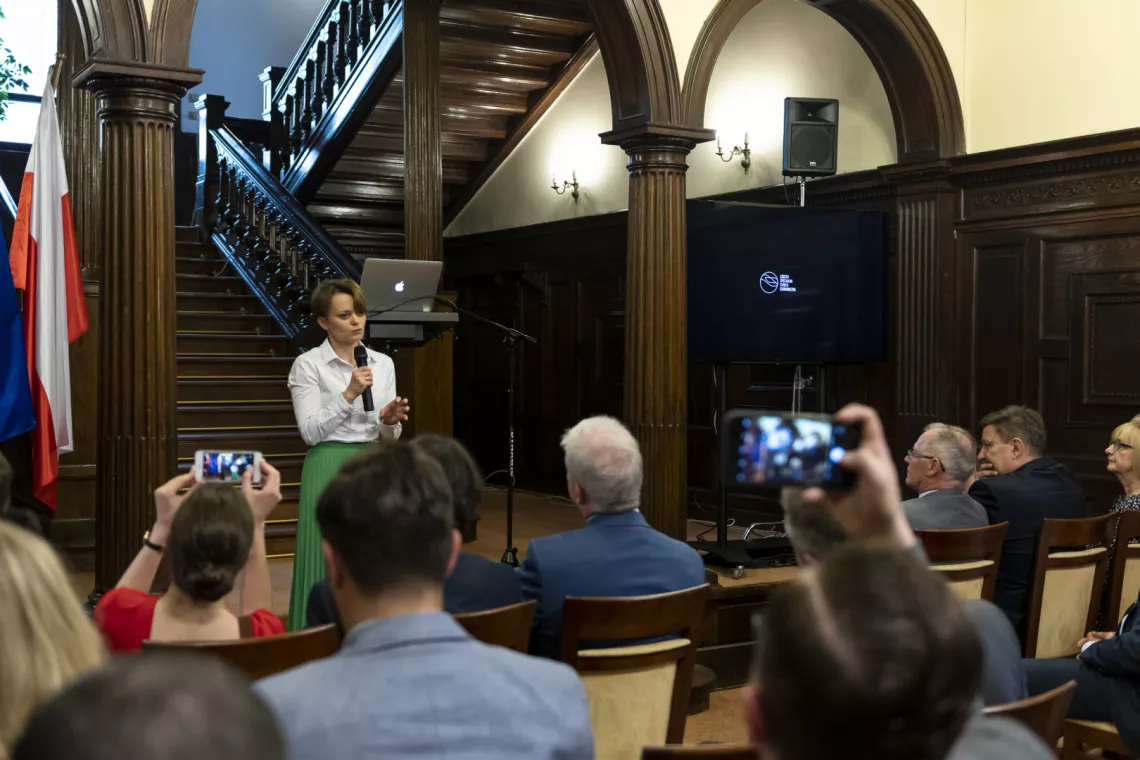 Minister Emilewicz mówiła o znaczeniu technologii 5G dla rozwoju Polski 