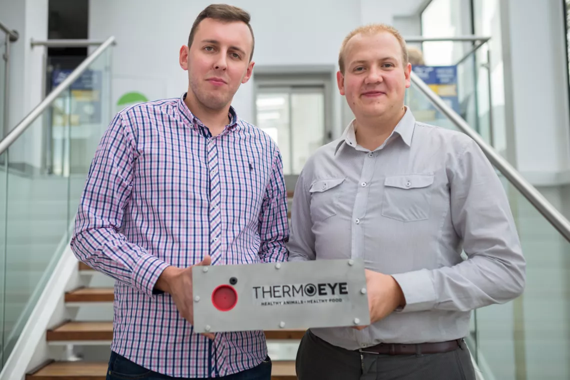 Łukasz Adamek (po lewej) i Paweł Kielanowski z urządzeniem ThermoEyeŁukasz Adamek (po lewej) i Paweł Kielanowski z urządzeniem ThermoEye