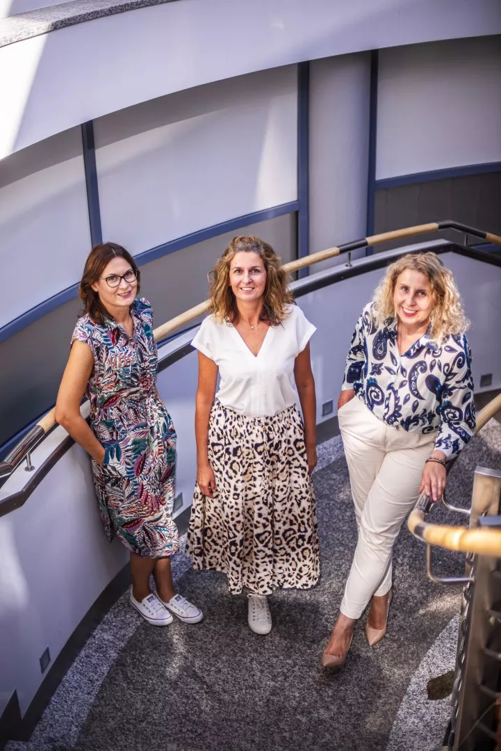 Trzy uśmiechnięte kobiety