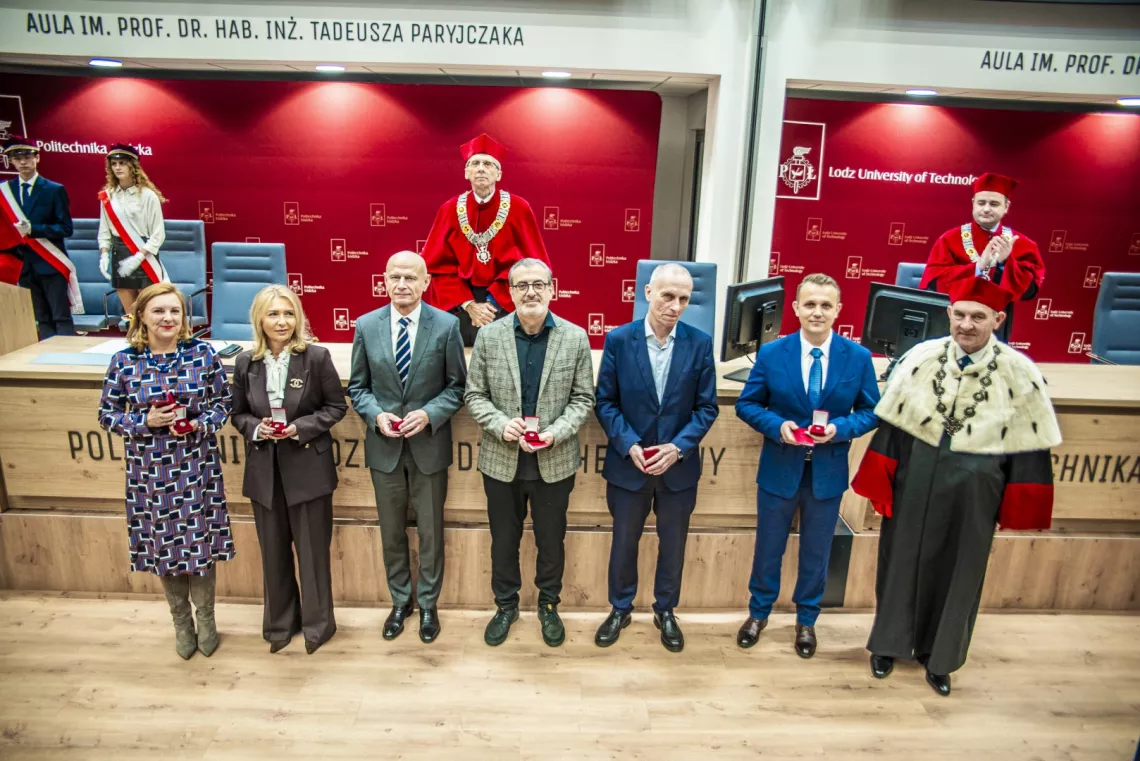 Przedstawiciele firm współpracujących uhonorowani Odznaką Zasłużony dla Politechniki Łódzkiej