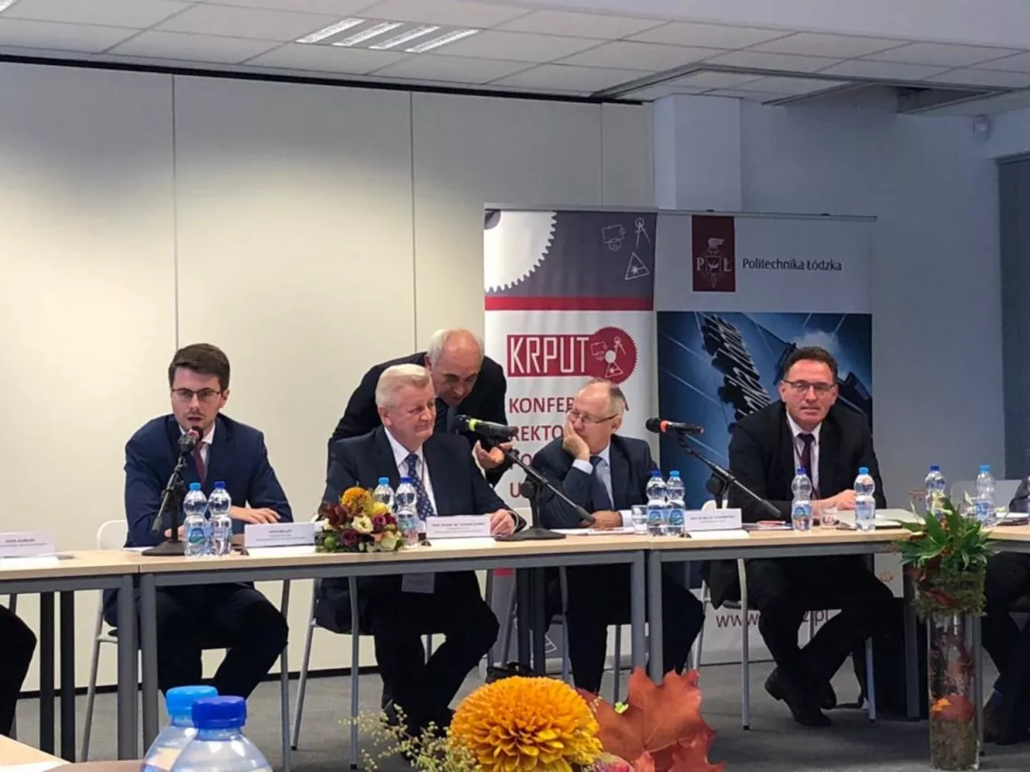 Od lewej: wiceminister Piotr Müller oraz rektorzy: prof. Tadeusz Słomka, prof. Tadeusz Więckowski, prof. Sławomir Wiak i prof. Marek Tukiendorf