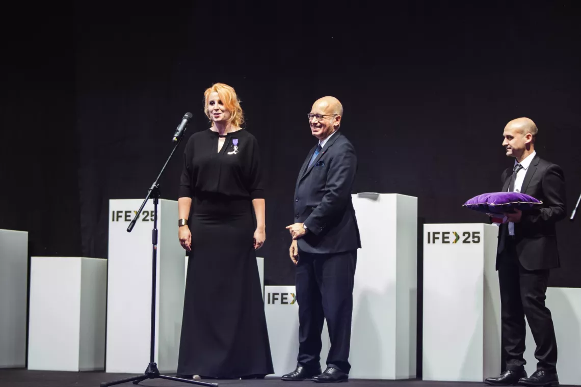 Ambasador Francji wręczył Order Palm Akademickich dla dr inż. Doroty Piotrowskiej (na zdj.) oraz dr inż. Tomasza Saryusz-Wolskiego