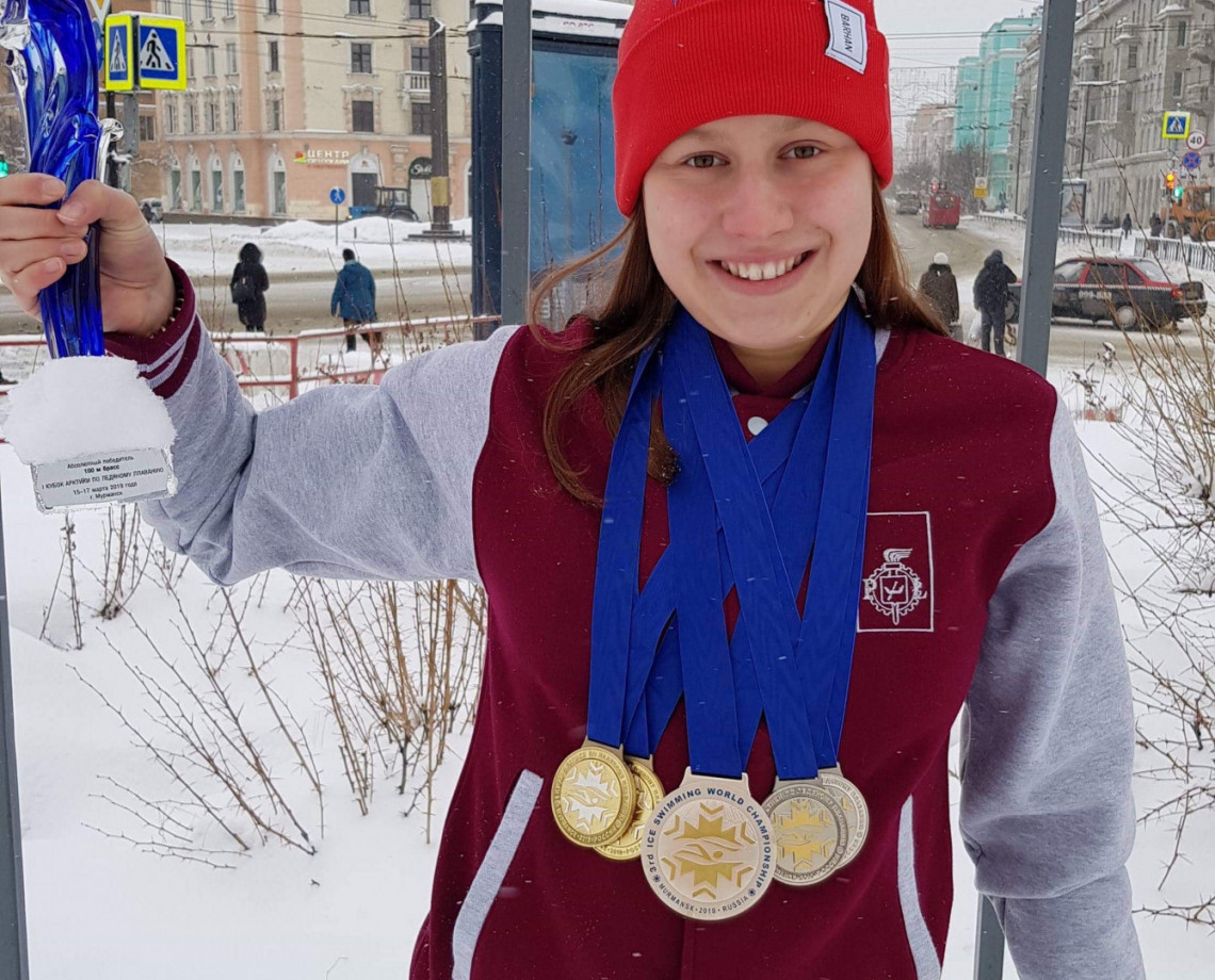 Ola Bednarek z medalami z Murmańska