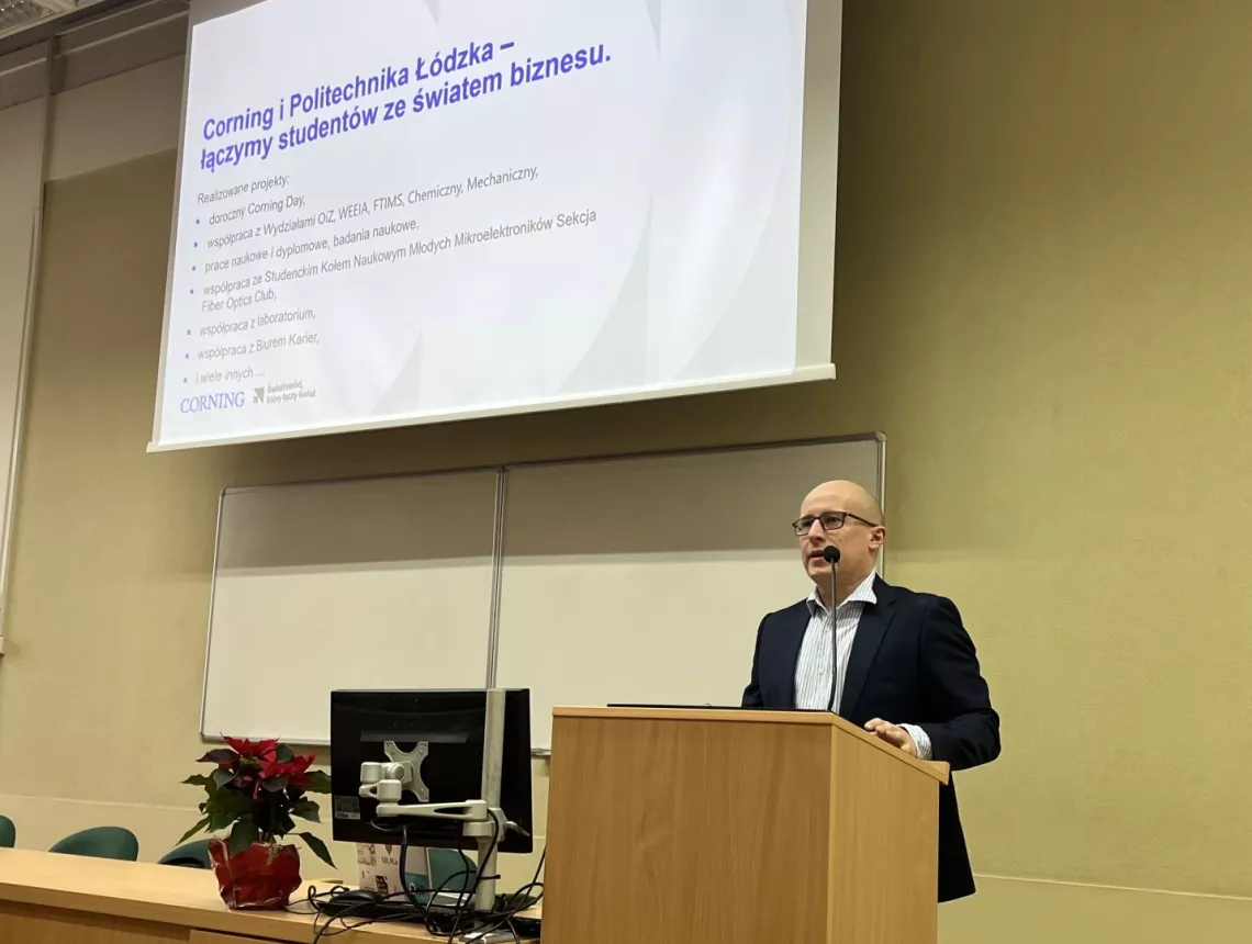 Wystąpienie Łukasza Srogosza, dyrektora Zakładu Corning Optical Communications