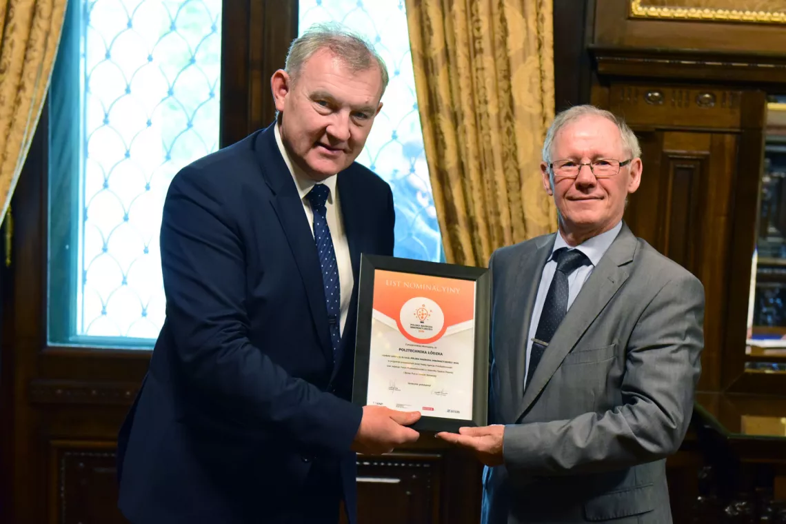 Rektorzy: prof. Krzysztof Jóżwik i prof. Sławomir Wiak z listem nominującym  Politechnikę Łódzką do tytułu Polska Nagroda Innowacyjności 2020