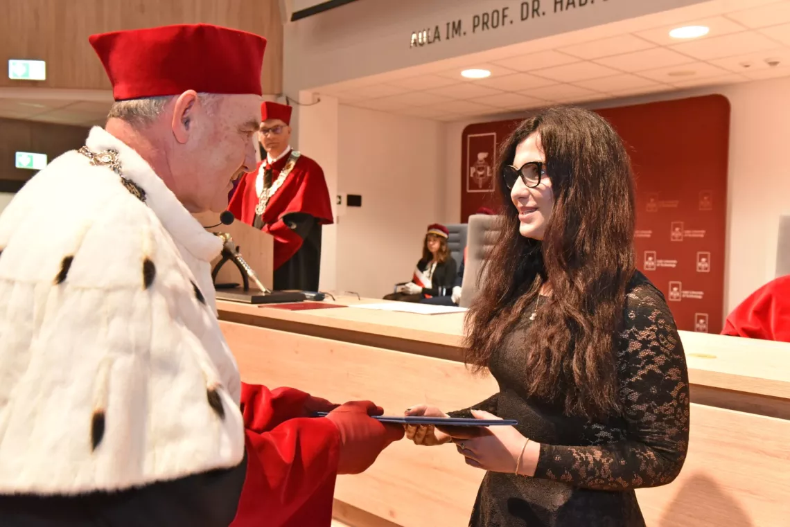 Nagrodę odbiera inż. Maria Marszałek