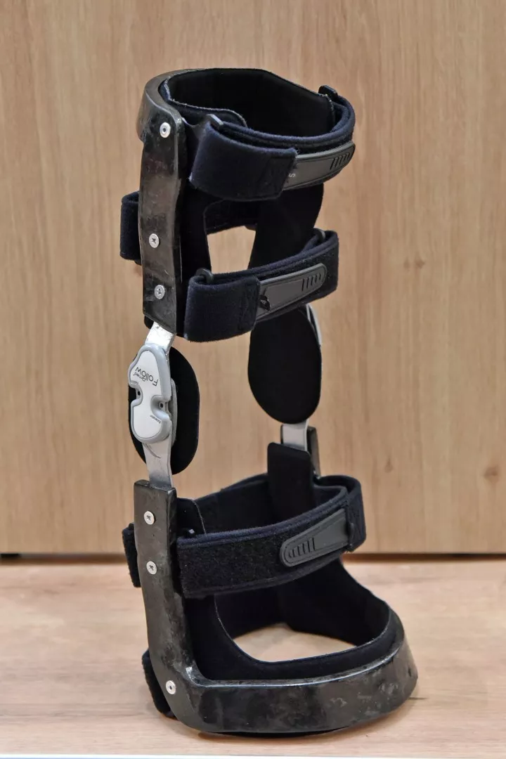 Orteza stawu kolanowego wykonana przez Michała Grabowskiego