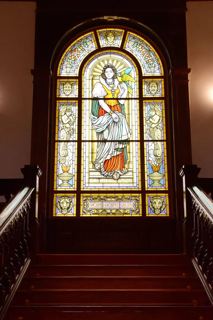 witraż powstał staraniem prof. Sławomira Wiaka, rektora w kadencji 2016-2020