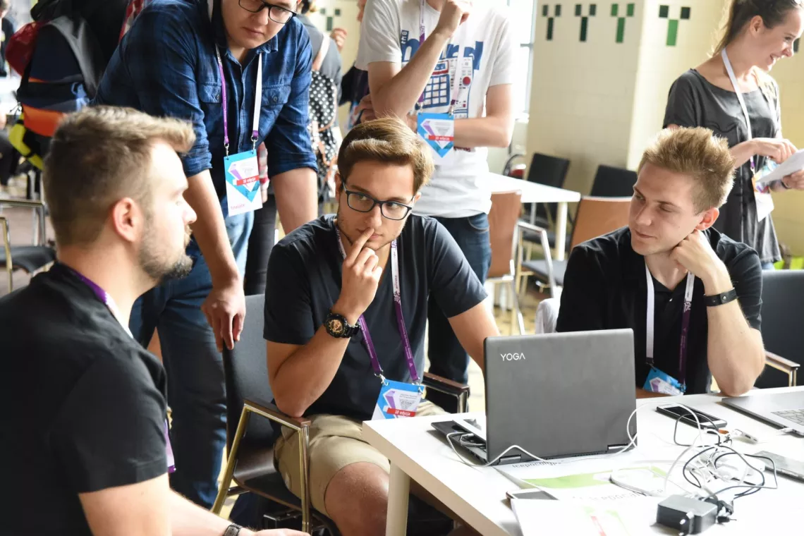 Do finału weszły po trzy zespoły w każdej kategorii konkursowej