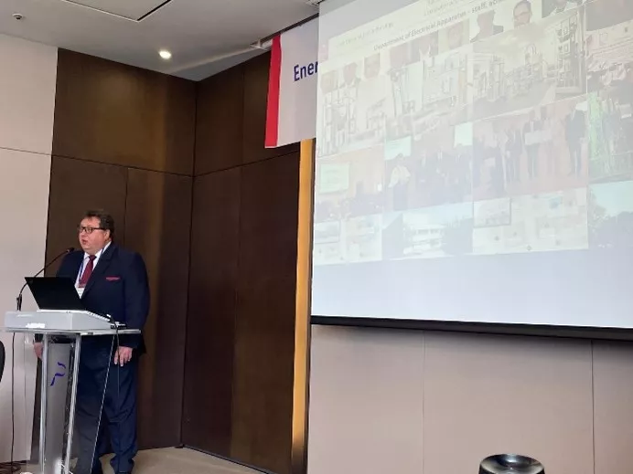 Dr inż. Mariusz Jabłoński wygłosił referat "Energy efficient buildings and air quality strategy with BACS and renewable energy sources solutions in circular economy with sustainability"