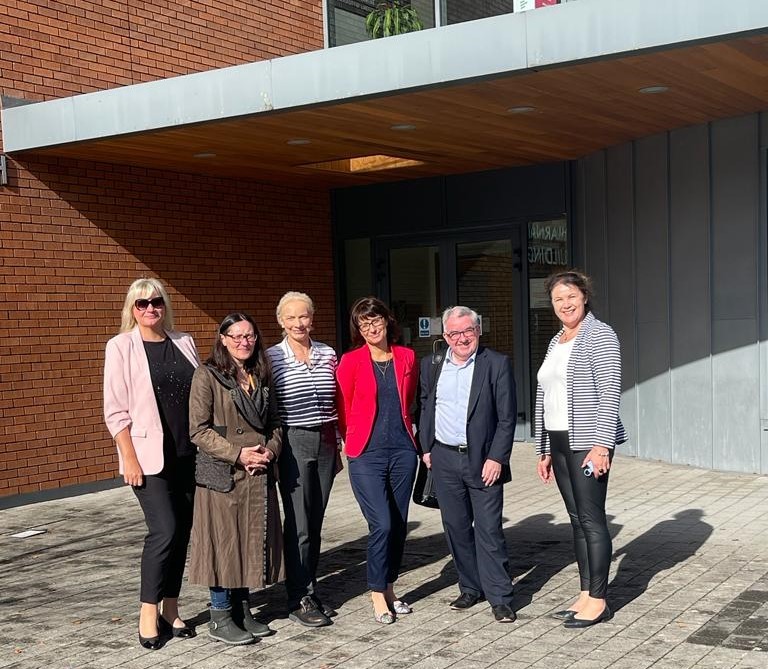 University of Limerick – od lewej: prof. Agnieszka Zakrzewska-Bielawska, dr Margaret Lawlor, Katriną Bradley, prof. Magdalena Grębosz-Krawczyk, dyrektor Paulem Dillon i dr inż. Iwona Staniec