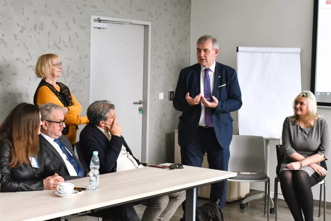 Rektor prof. Krzysztof Jóźwik i dziekan prof. Agnieszka Zakrzewska-Bielawska