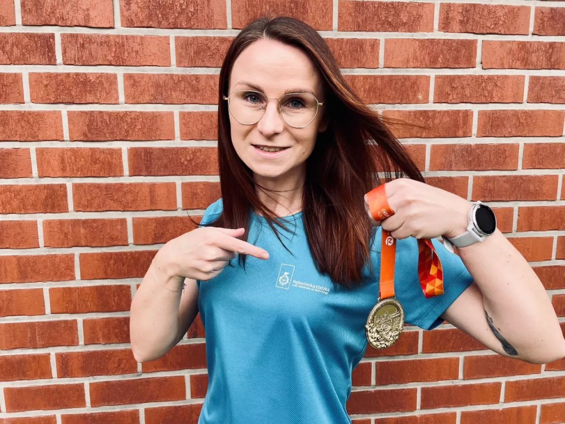 Dr inż. Magdalena Gajek z medalem