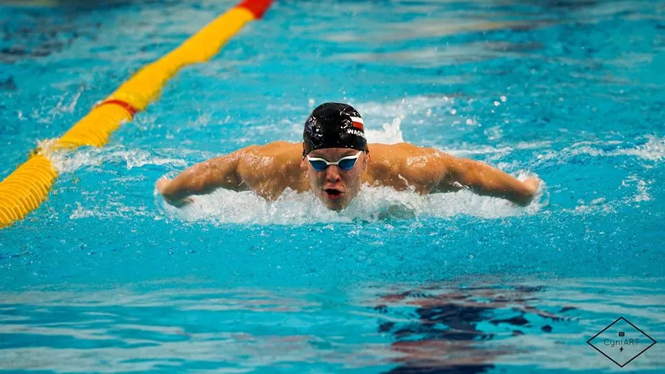 Liderem drużyny był Marcel Wągrowski, który drugi raz z rzędu został najlepszym zawodnikiem w stylu zmiennym. Marcel zwyciężył na 200 i 400m zmiennym, osiągając najlepsze wyniki w tym sezonie. Zawodnik wywalczył też piąte miejsca w stylu motylkowym na 50 i 100m. Bezpośrednio ze zgrupowania w Wałczu na zawody do Łodzi przyjechała Zuzanna Dzwonnik, która w swojej koronnej konkurencji na 100m stylem zmiennym była trzecia. Zuza niespodziewanie osiągnęła wysoką piątą lokatę na 200 m klasycznym ustanawiając nowy