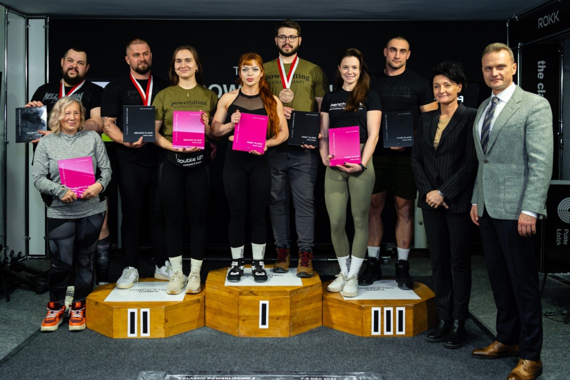 Dekoracja par startujących w klasyfikacji mixed powerlifting