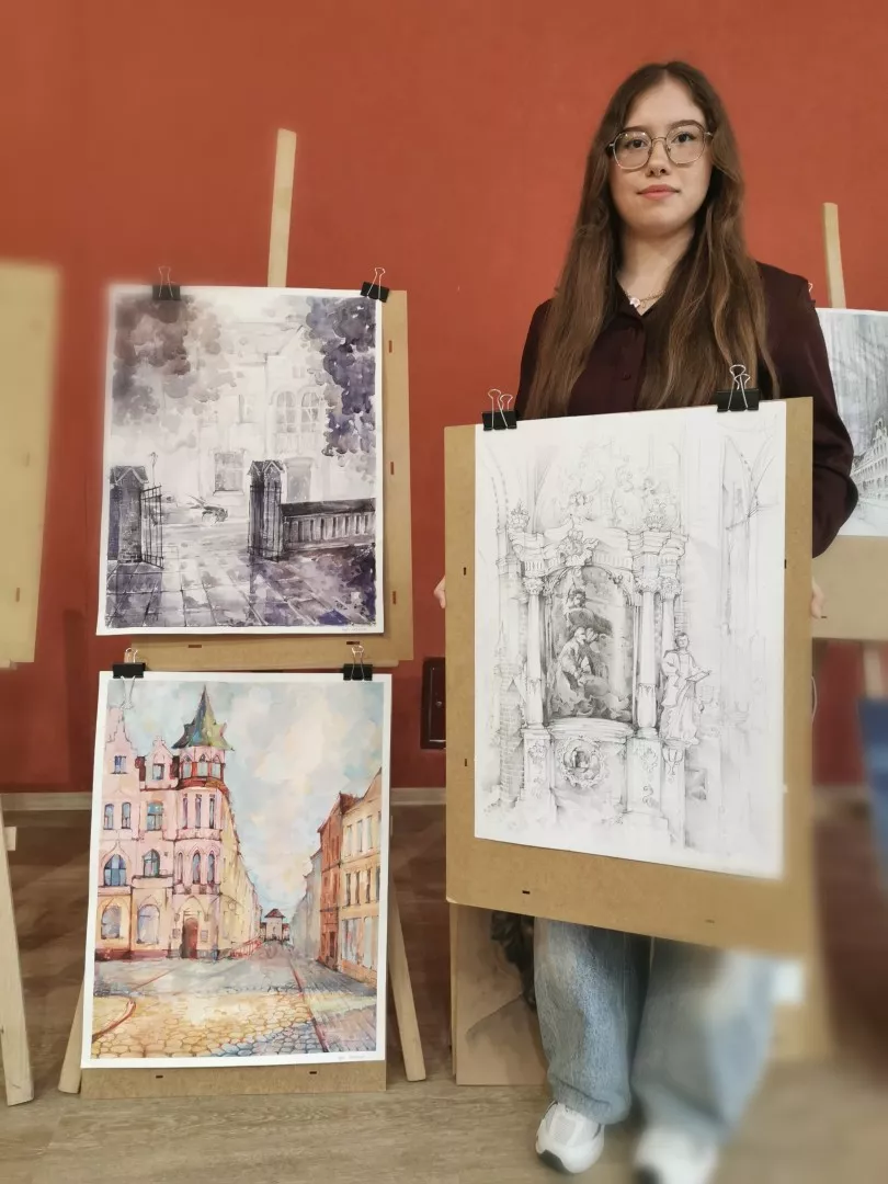 Studentka Iryna Vashchuk ze swoimi nagrodzonymi pracami