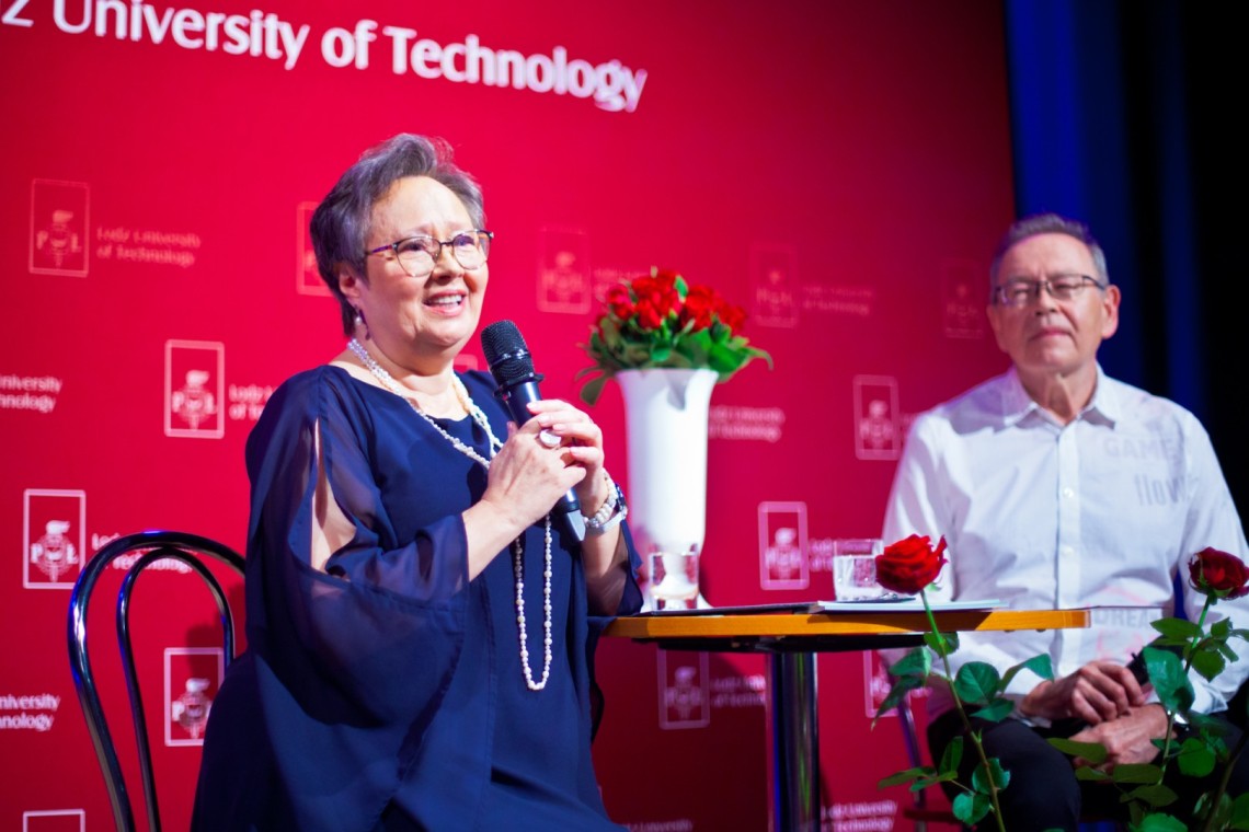 Prof. Anna Jeremus-Lewandowska i prowadzący rozmowę prof. Ireneusz Zbiciński