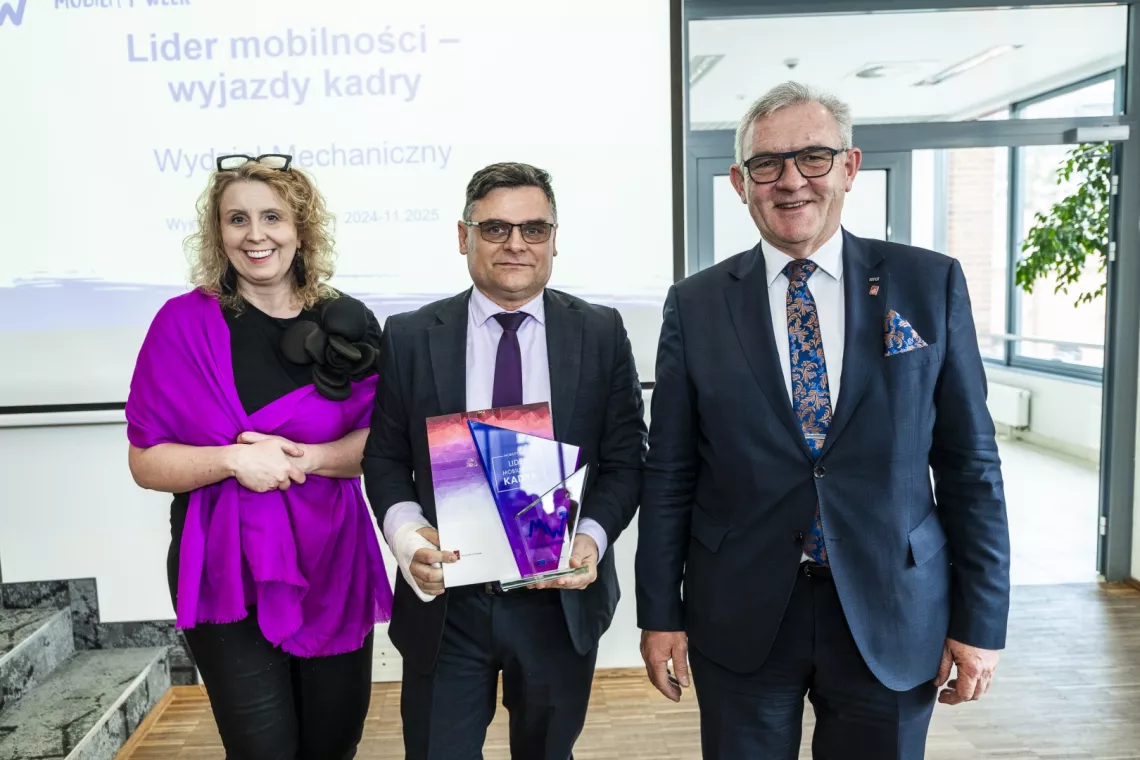 Dziekan Wydziału Mechanicznego z rektorem i dyrektor CWM