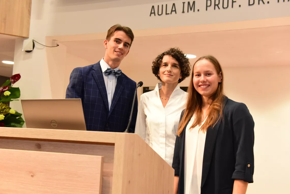 O pasji do nauki i sporu opowiedzieli w wykładzie inauguracyjnym: (od lewej) mgr inż. Kajetan Duszyński, prof. Katarzyna Pernal i inż. Aleksandra Bednarek