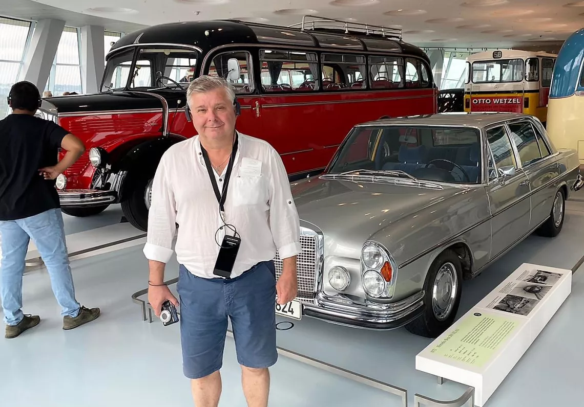 Prof. Tomasz Olejnik jest pasjonatem samochodów z „gwiazdą”