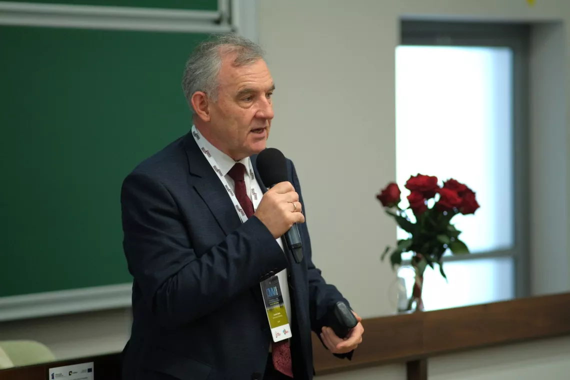 Przemawia rektor prof. Krzysztof Jóźwik w czasie otwarcia konferencji