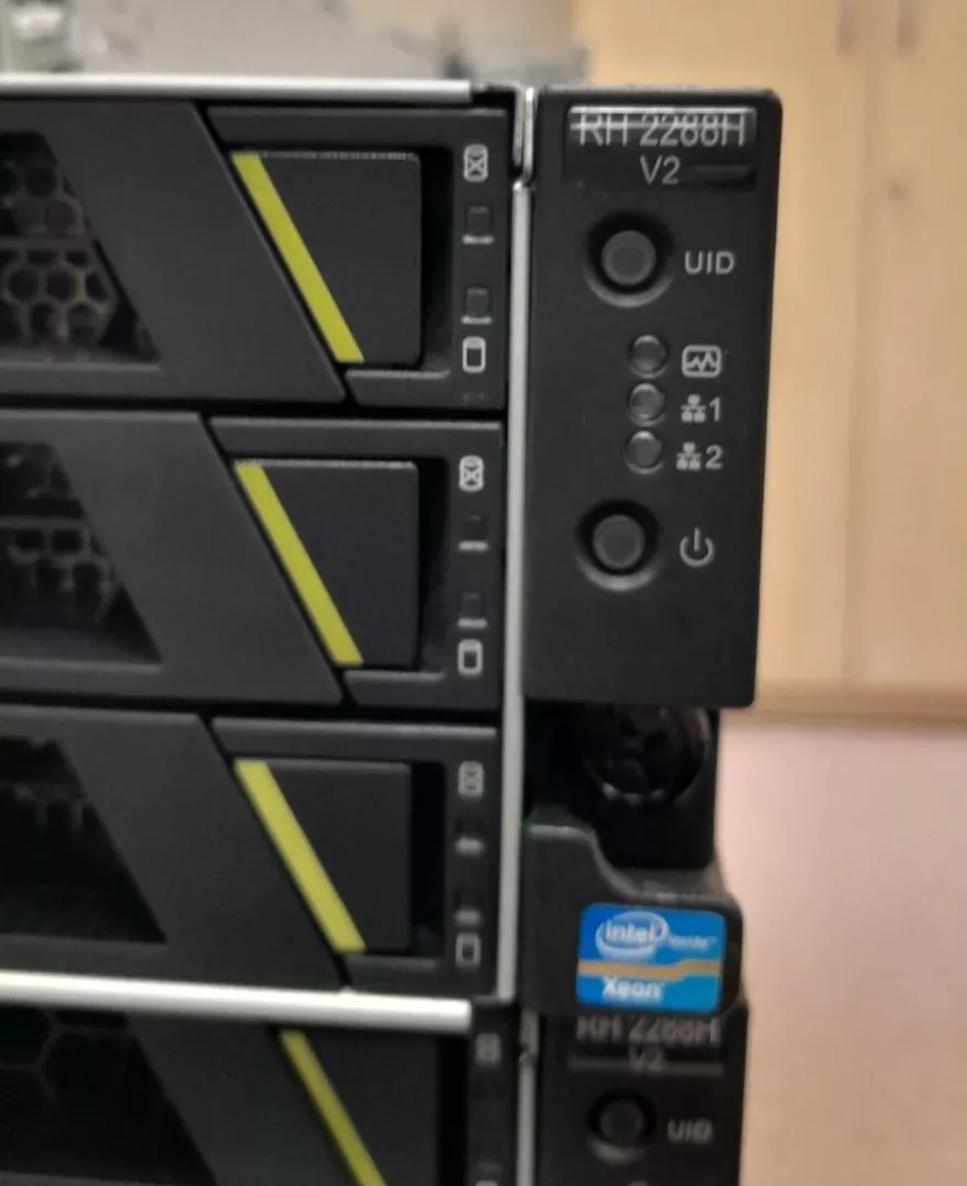 fragment serwera, czekającego na odbiór