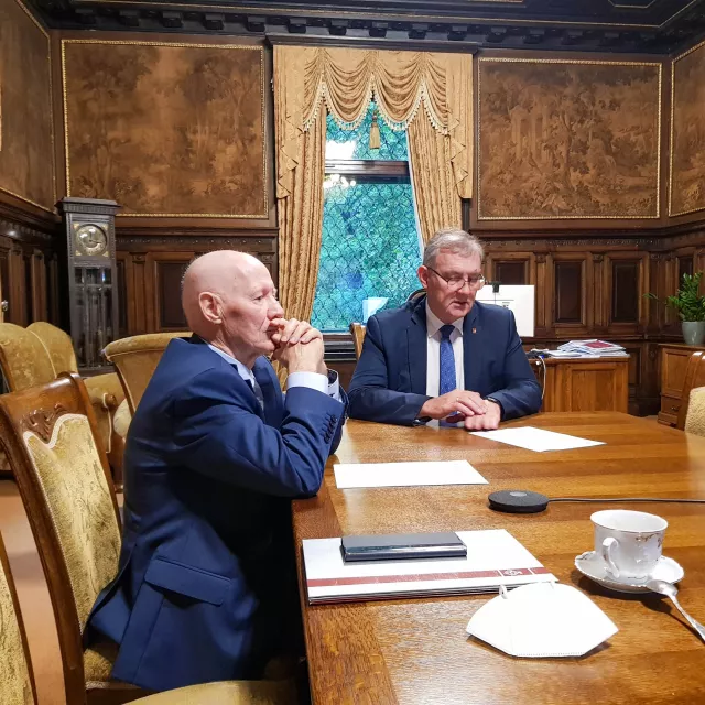 Konferencja odbyłą się zdalnie. Na zdjęciu rektor prof. Krzysztof Jóźwik i prof. Sławomir Wiak, przewodniczący Naukowego Komitetu Sterującego