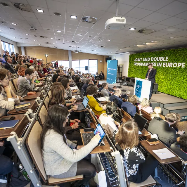 Uczestnicy międzynarodowej konferencji „Joint and Double Programmes in Europe”