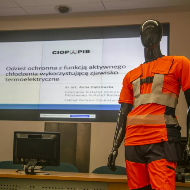 Prezentacja odzieży podczas spotkania w KGHM Miedź Polska S.A.