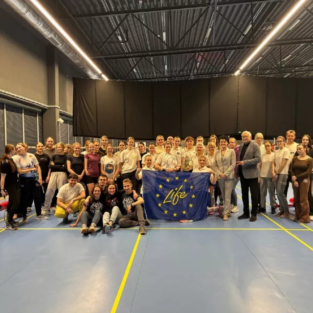 Zawodniczki boroące udział w turnieju badmintona