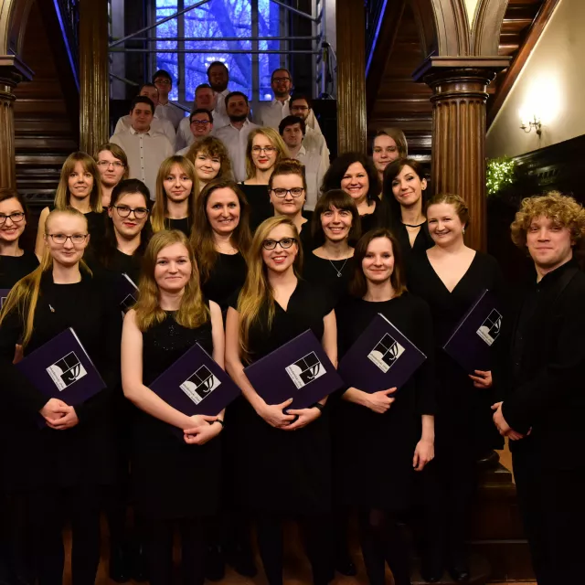 Akademicki Chór PŁ i dyrygent zespołu Mariusz Lewy