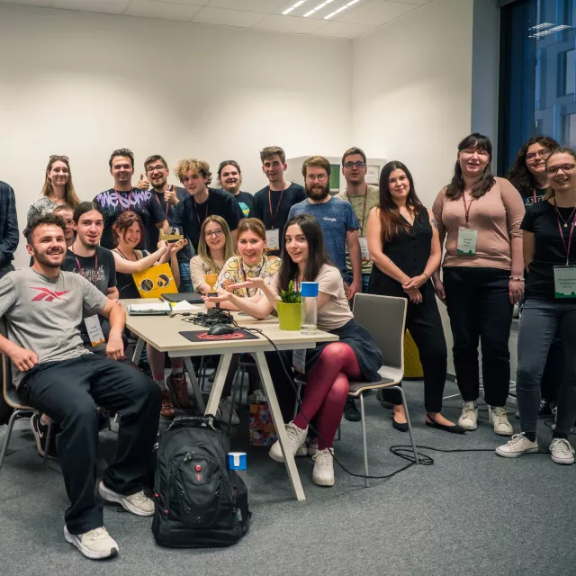 Uczestnicy międzynarodowej szkoły letniej z obszaru interakcji człowiek komputer (HCI) oraz Internetu Rzeczy (IoT)