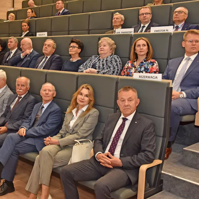 Goście z zainteresowaniem wysłuchali przemówienia rektora PŁ