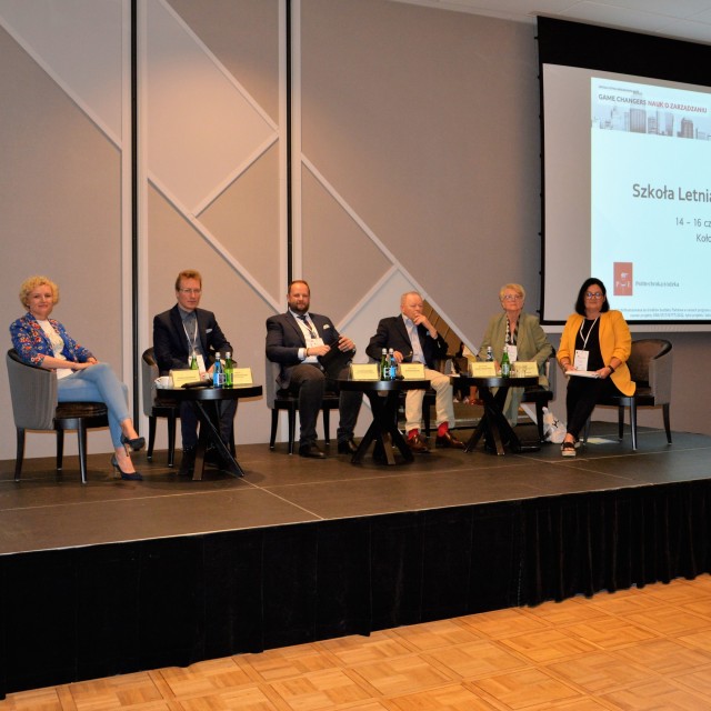 Paneliści i prowadząca 4. sesję plenarną: dr Maja Leszczyńska, mgr Jan Makary Fryczak, dr Patryk Dziurski, prof. Bogdan Nogalski, prof. Maria Romanowska, dr hab. Anna Adamik, prof. PŁ