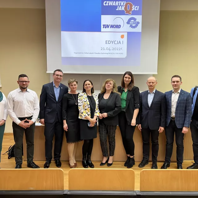 Wspólne zdjęcie z prelegentami, drugi od lewej Mariusz Gołąb, drugi od prawej Przemysław Szczurek