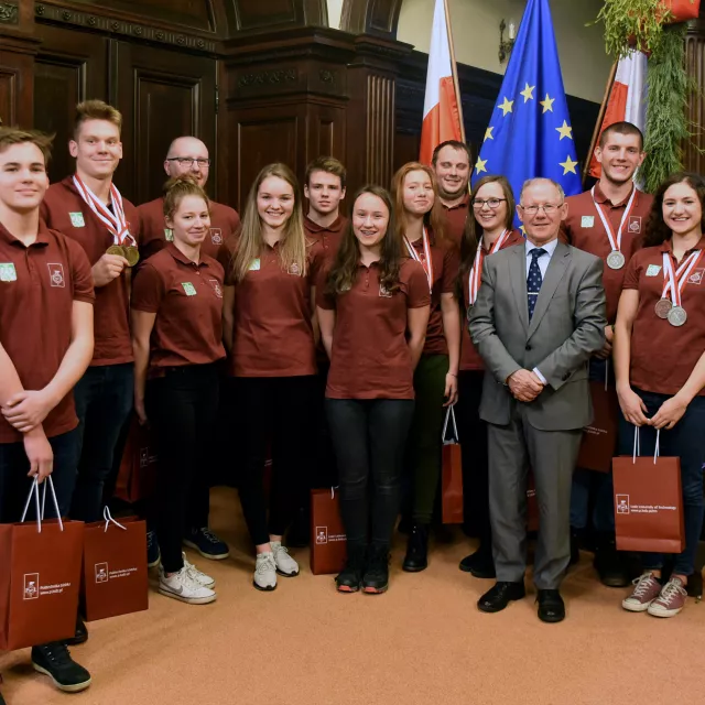 Pamiątkowe zdjęcie ze spotkania